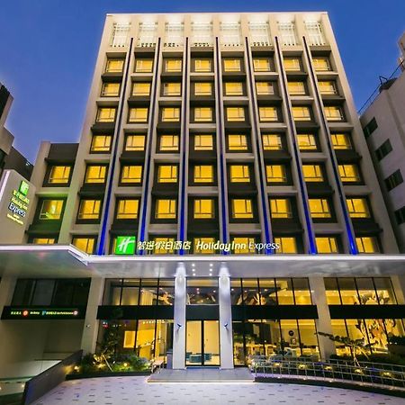 Holiday Inn Express Taichung Fengchia By Ihg Exterior photo