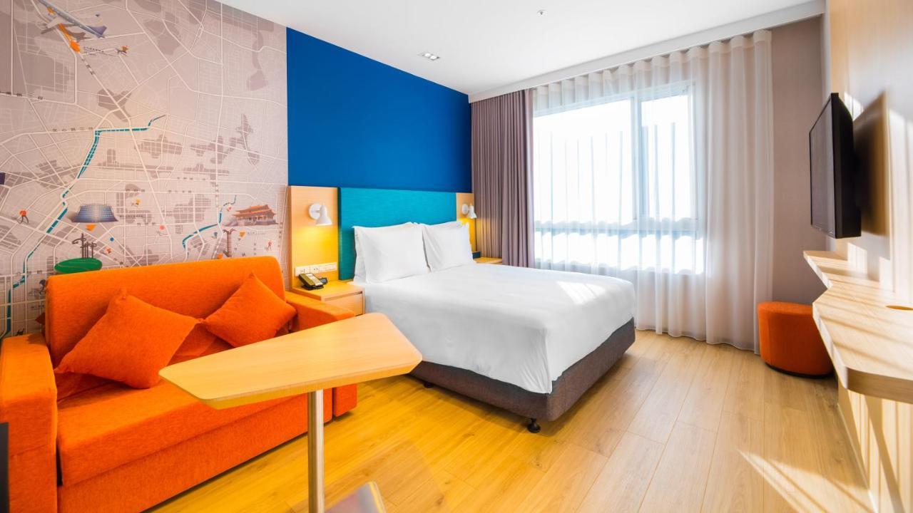 Holiday Inn Express Taichung Fengchia By Ihg Exterior photo