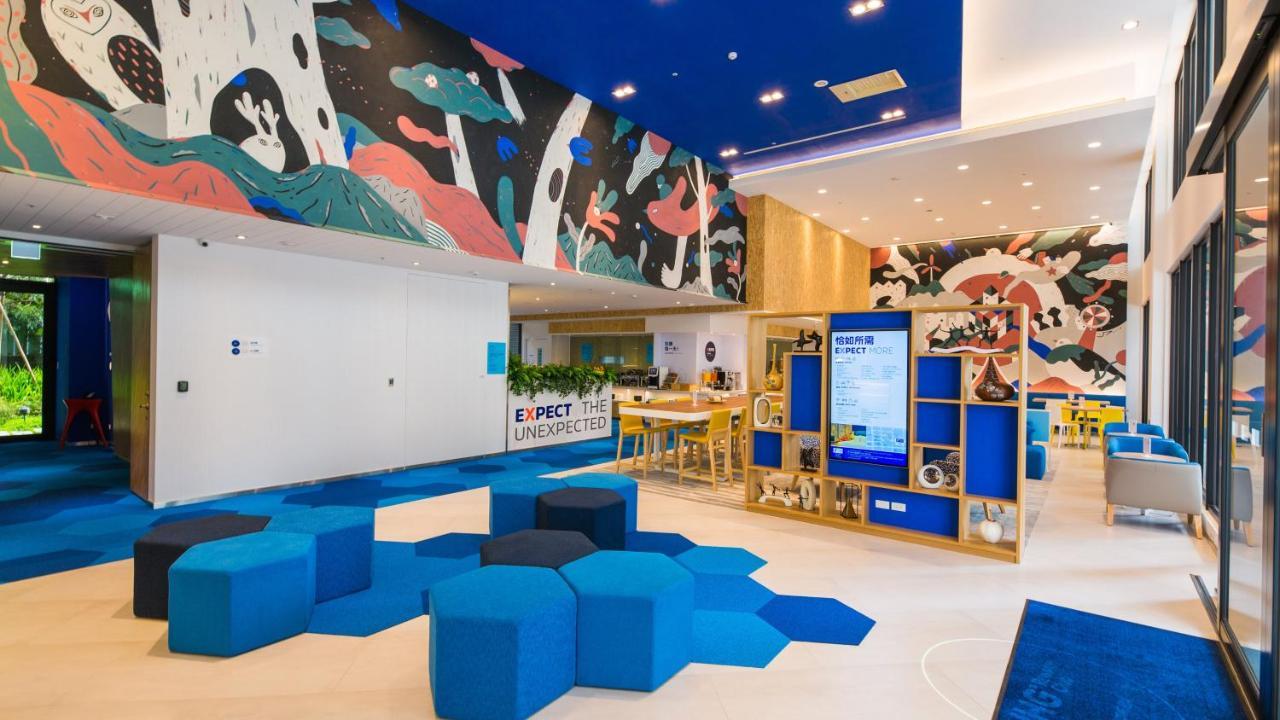 Holiday Inn Express Taichung Fengchia By Ihg Exterior photo
