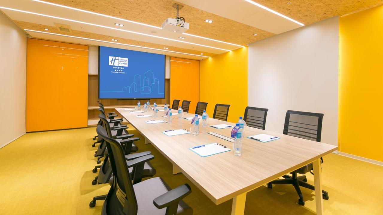 Holiday Inn Express Taichung Fengchia By Ihg Exterior photo