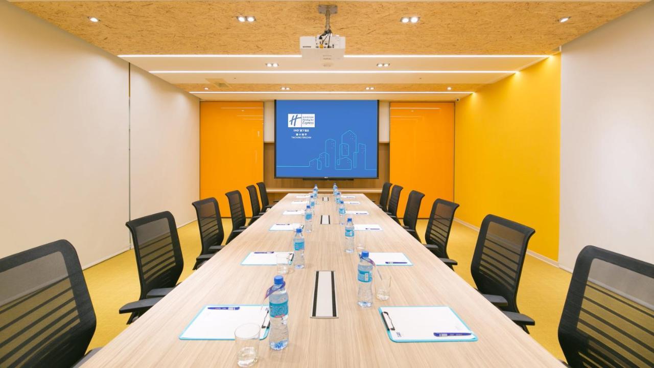 Holiday Inn Express Taichung Fengchia By Ihg Exterior photo