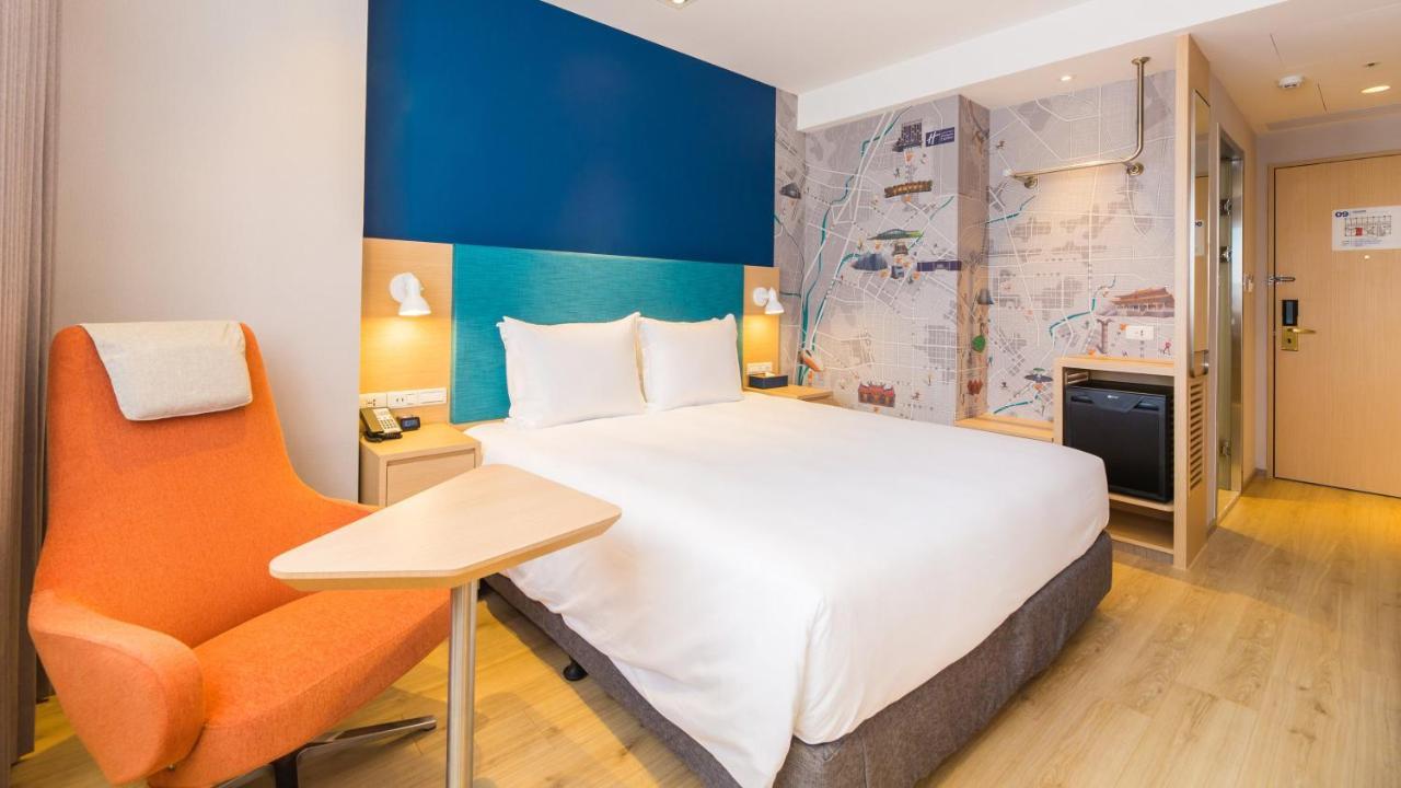 Holiday Inn Express Taichung Fengchia By Ihg Exterior photo