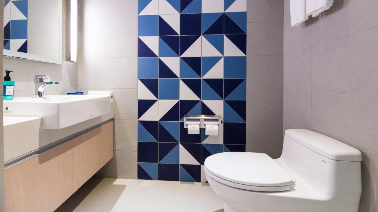 Holiday Inn Express Taichung Fengchia By Ihg Exterior photo