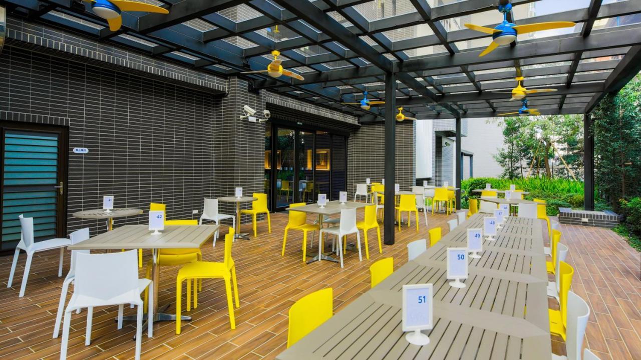 Holiday Inn Express Taichung Fengchia By Ihg Exterior photo