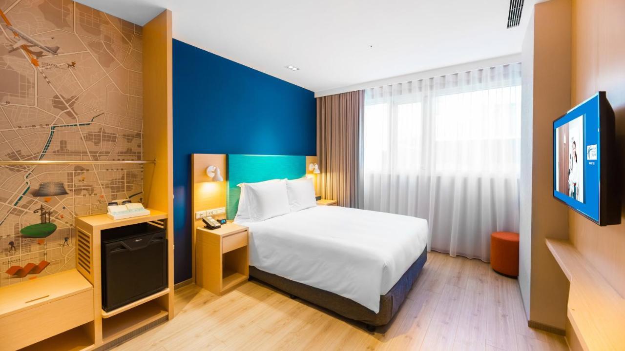 Holiday Inn Express Taichung Fengchia By Ihg Exterior photo