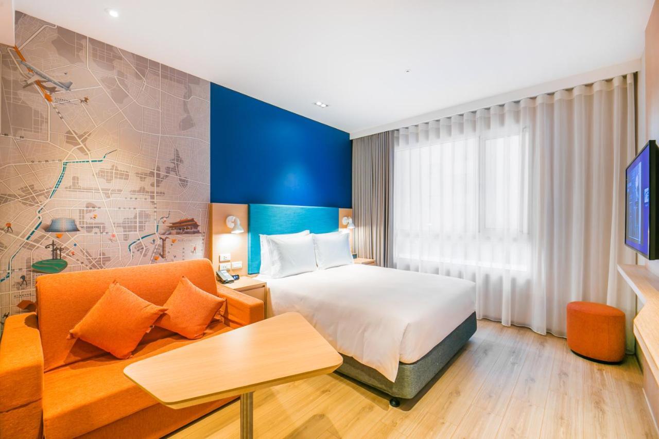 Holiday Inn Express Taichung Fengchia By Ihg Exterior photo