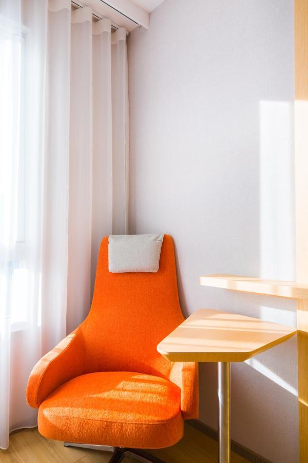 Holiday Inn Express Taichung Fengchia By Ihg Exterior photo