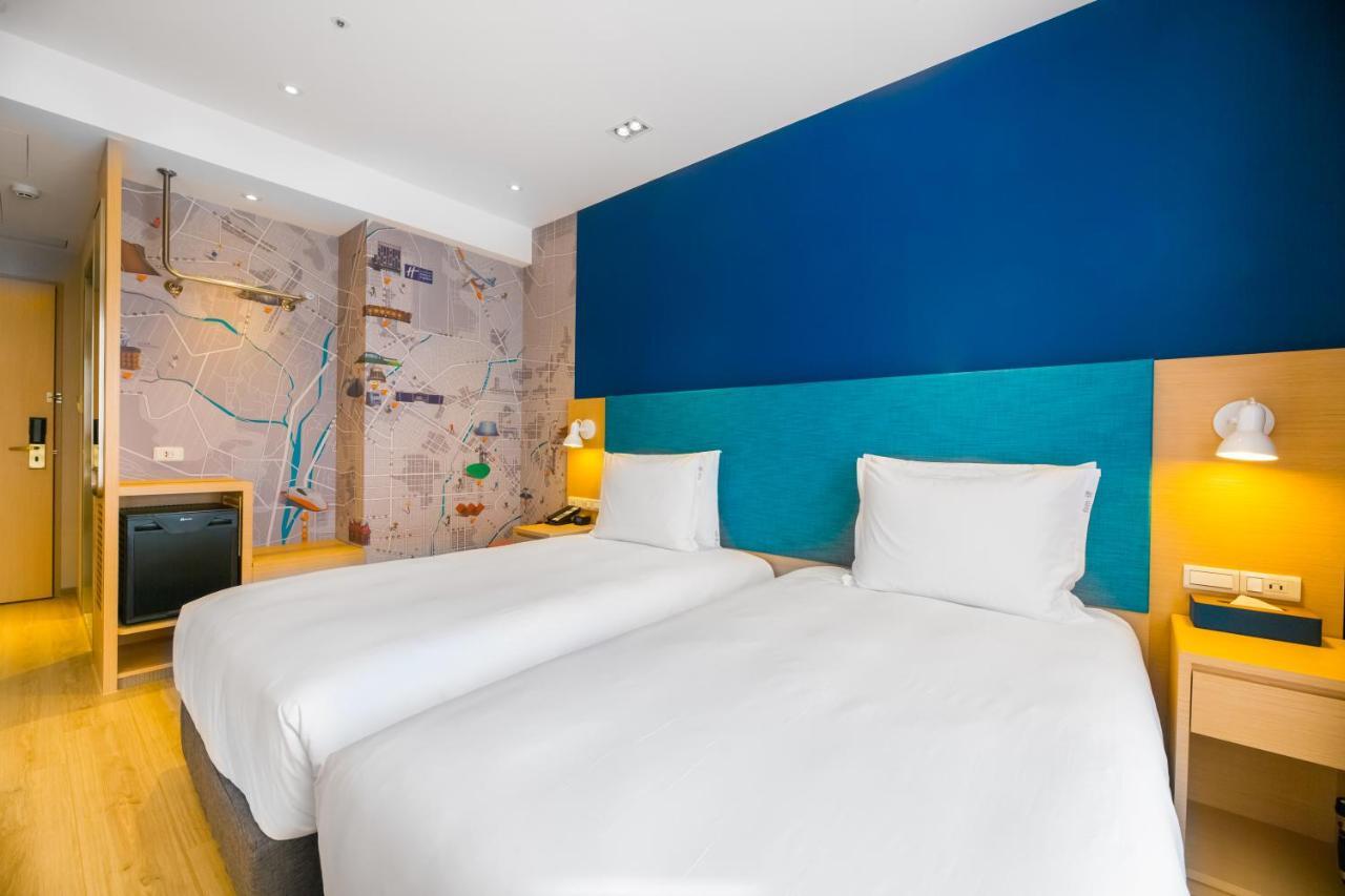 Holiday Inn Express Taichung Fengchia By Ihg Exterior photo