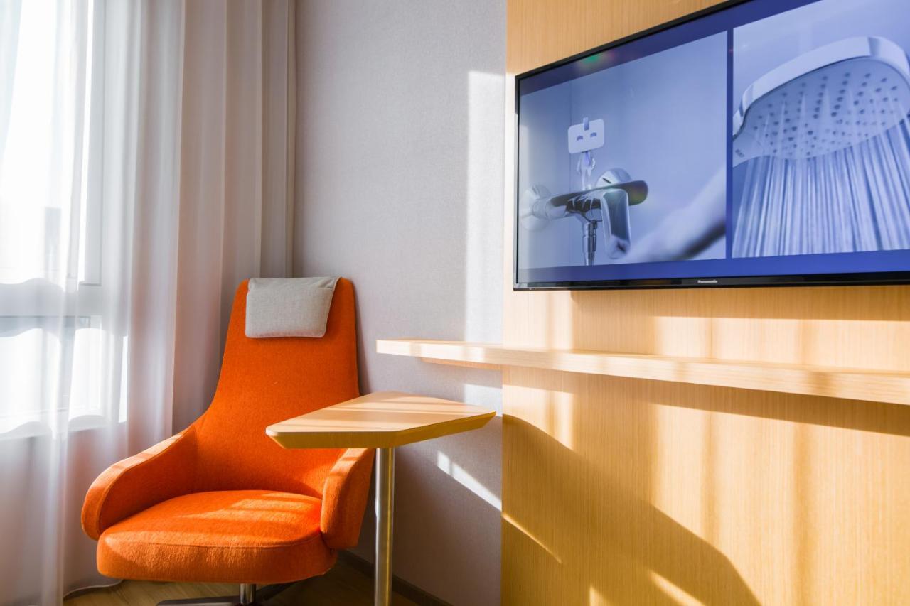 Holiday Inn Express Taichung Fengchia By Ihg Exterior photo