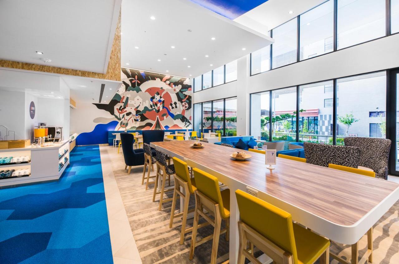 Holiday Inn Express Taichung Fengchia By Ihg Exterior photo