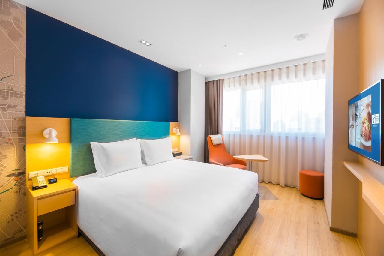 Holiday Inn Express Taichung Fengchia By Ihg Exterior photo