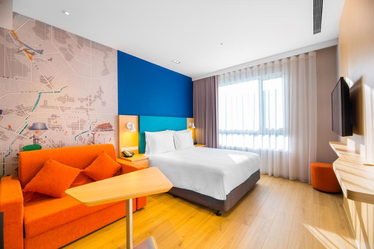 Holiday Inn Express Taichung Fengchia By Ihg Exterior photo