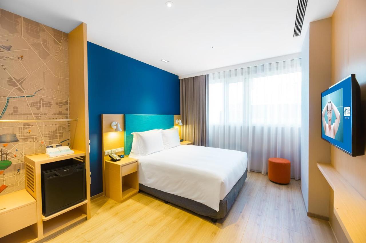 Holiday Inn Express Taichung Fengchia By Ihg Exterior photo