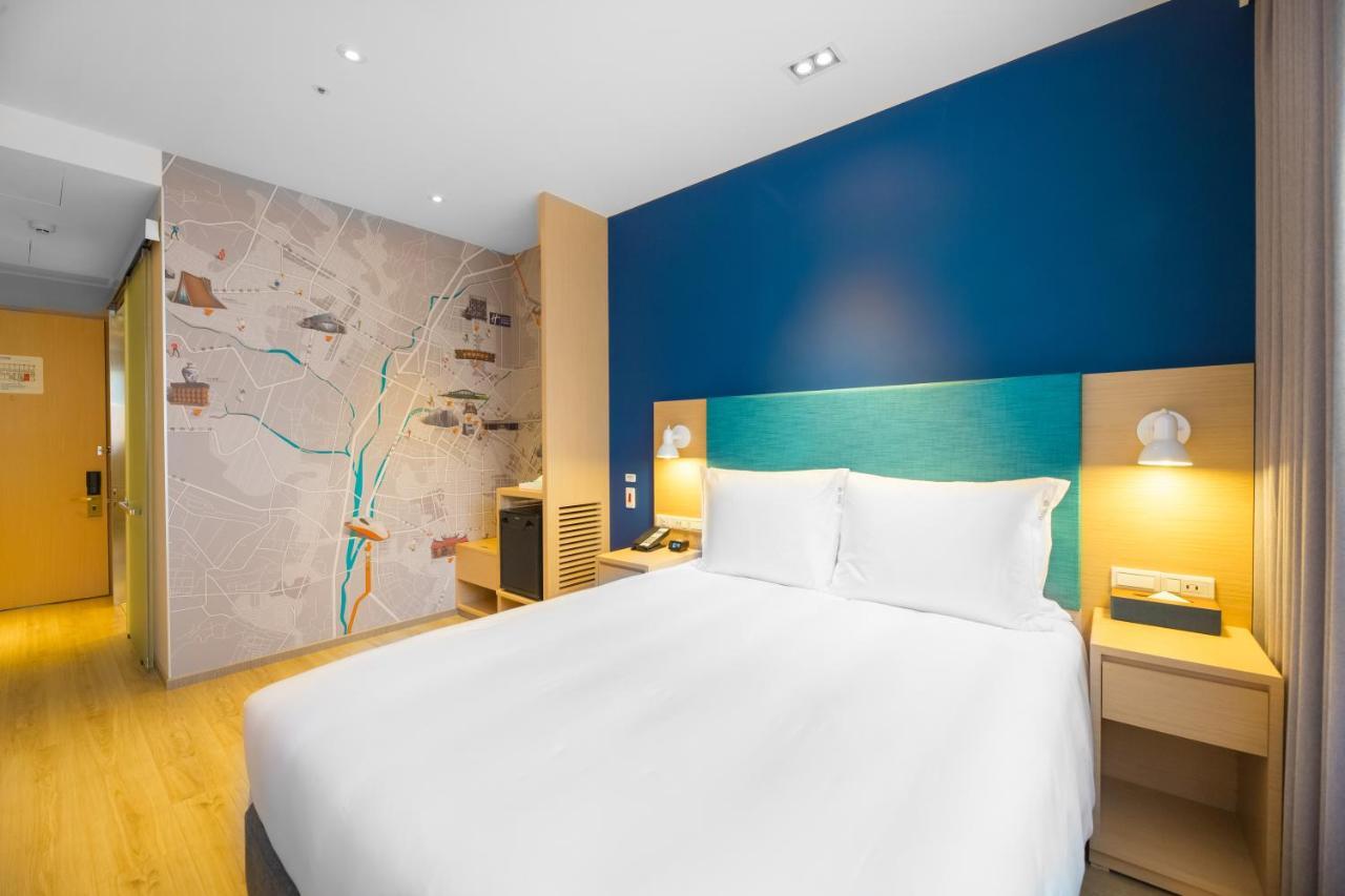 Holiday Inn Express Taichung Fengchia By Ihg Exterior photo